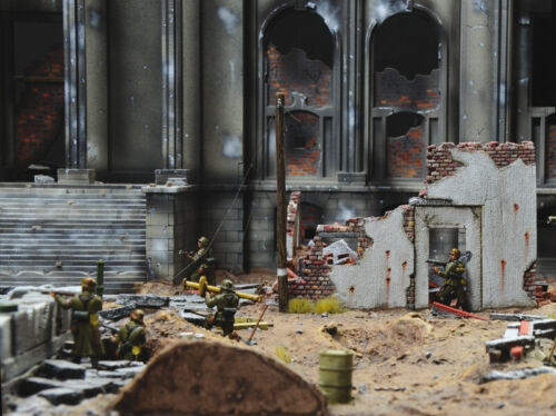 Italeri Battle For The Reichstag 1/72nd Scale Diorama & Figures Tank Wargame - Picture 4 of 8