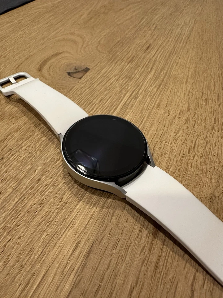 Samsung Galaxy Watch 5 44mm Aluminiumgehäuse-Silber mit Sportarmband in Weiß - Bild 4 von 4