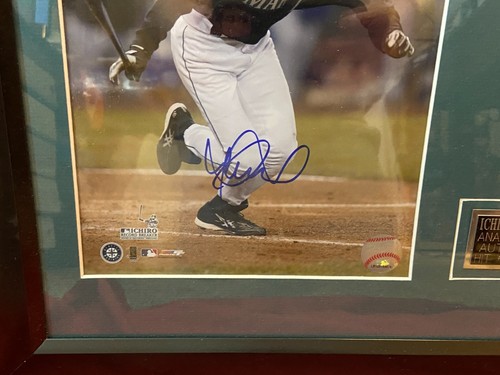 FOTO 8X10 FIRMADA POR ICHIRO SUZUKI 20X16 CON TALÓN DE BOLETO AUTÉNTICO 6/04/2004 HIT #1 - Imagen 2 de 3