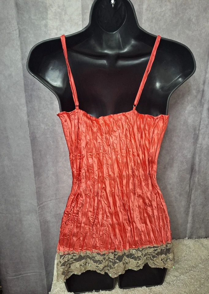 Camiseta sin mangas Charlotte Russe con ribete de encaje arrugado cami talla M Y2K romántica delicada boho Foto 2 de 4