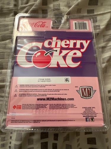 M2 Machines 1/64 Diet Coke 1988 GMC Sierra 1500 chase - Picture 2 of 2