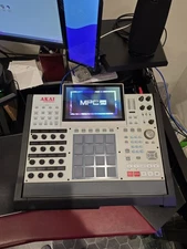 AKAI MPC X Standalone Sampler & Sequencer