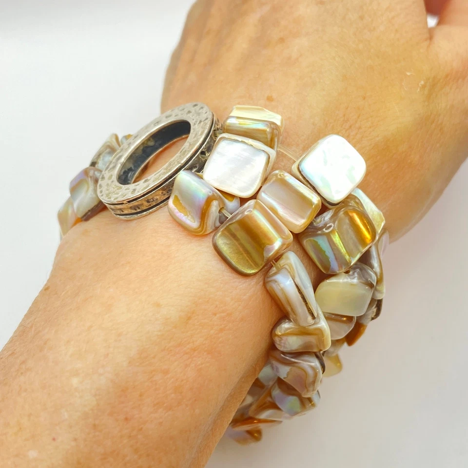 Pulseira elástica vintage com concha de madrepérola folheada a prata boho chique - Imagem 3 de 4