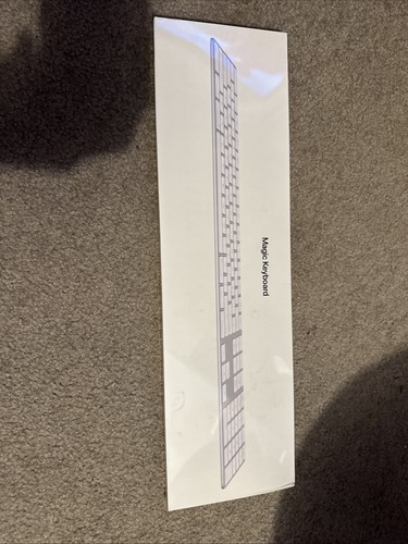NEU Originalverpackt Apple Magic Keyboard mit Ziffernblock Silber MQ052LL/A Modell A1843