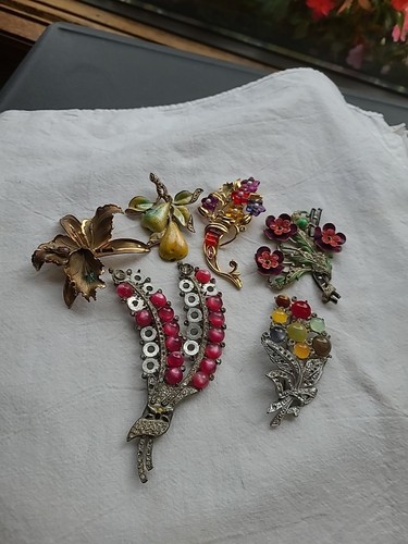 Pot Metal Enamel & Rhinestone Single Flower Brooch