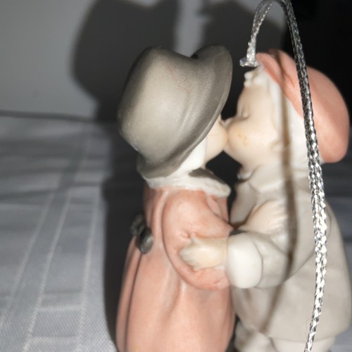 Vtg Enesco Figurine Ornament Love Sealed With A Kiss 1997 ? Cake Topper 3 1/2” - Picture 7 of 14