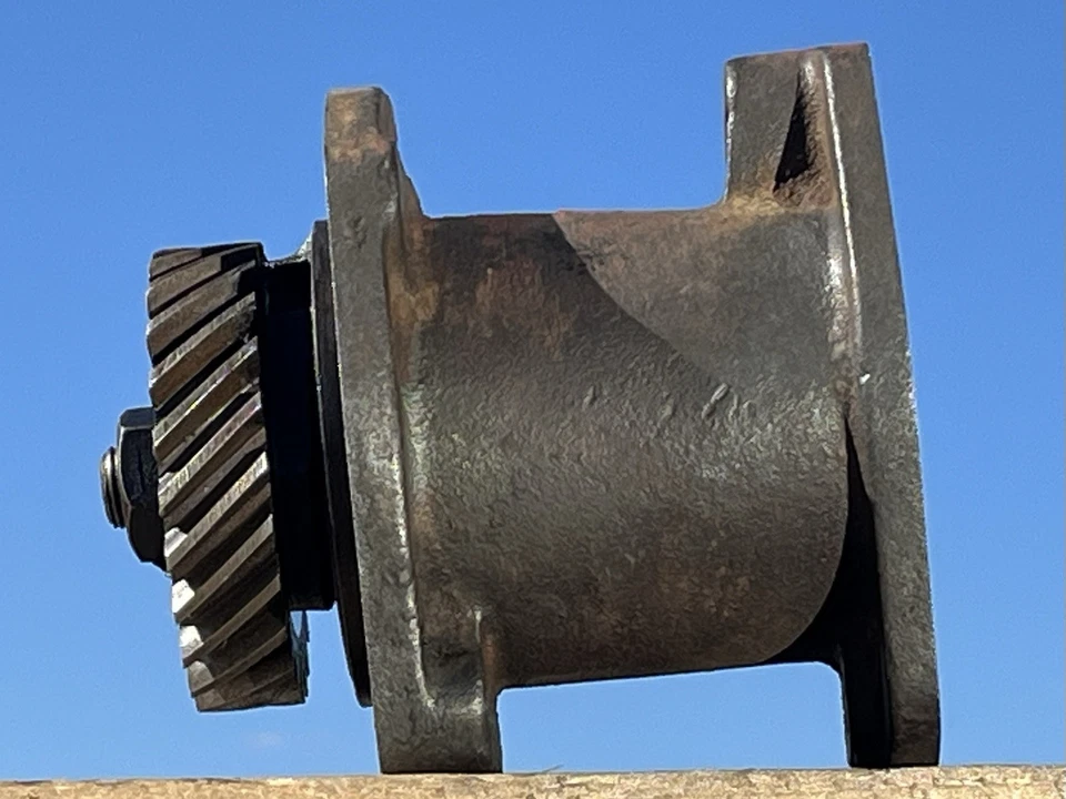 IH Farmall H Tractor Original Distributor-Magneto Drive Assembly 6237-D - Image 2 of 4