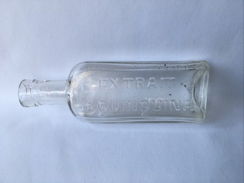 Lot de 9 Anciens FLACONS À PHARMACIE en Verre QUINQUINA RICIN IODE ALCOOL MENTHE - Photo 2/24