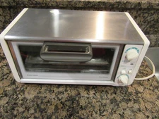 Black and Decker SpaceMaker Toaster Oven TTO 750TY1  Used, but Clean VIDEO