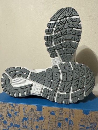 New Women’s Size 8 Brooks Adrenaline GTS 20 Running Shoes White Grey Gold - Picture 9 of 13