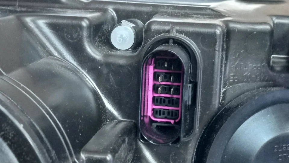 247014061 Conjunto de faros delanteros derechos HELLA para VW Passat 2006 a 2010 Foto 4 de 4