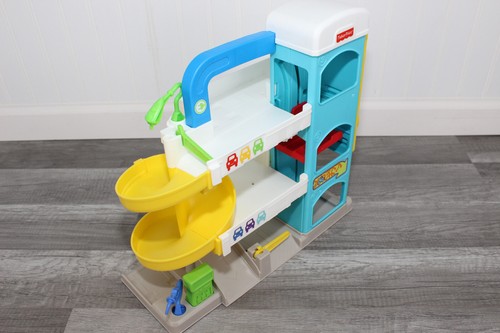 Fisher Price Little People Helpful Neighbors GARAGE RAMP PLAYSET 5 Wheelies Cars - Picture 6 of 18