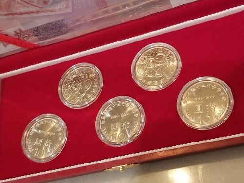 Taiwan Republic Of China 50th Anniversary BOX SET Coins Banknotes Dollar SEALED - Picture 5 of 9