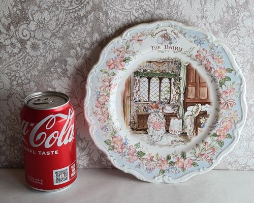 Vintage Royal Doulton Brambly Heckenplatte 'The Dairy' Jill Barklem 1984 Mohn - Bild 10 von 10
