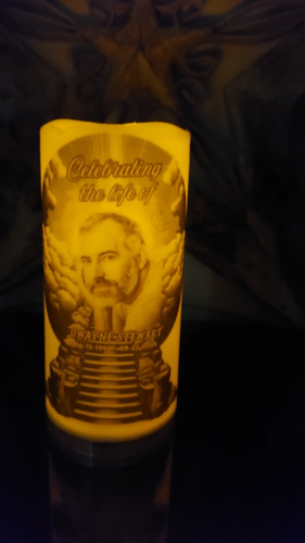 Personalizado L.E.D. Vela conmemorativa sin llama personalizada parpadeante simpatía - Vídeo 1 de 1