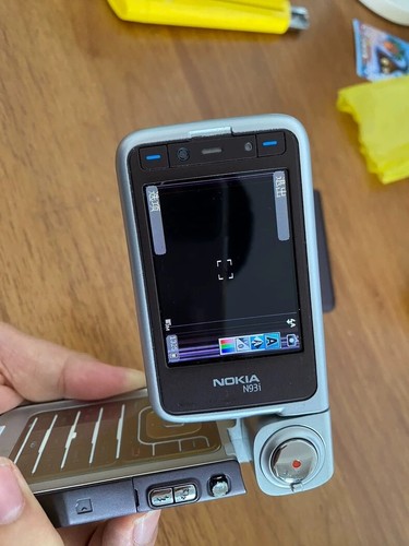 90% N ew Nokia N93i Unlocked 3G Symbian OS  mobile phone - Afbeelding 1 van 8