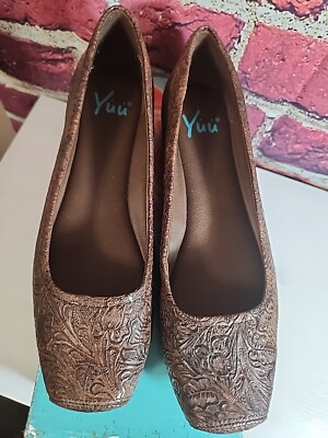 YUU Sz 9 Floral Etched Flats w/ Shallow Stub Toe | eBay