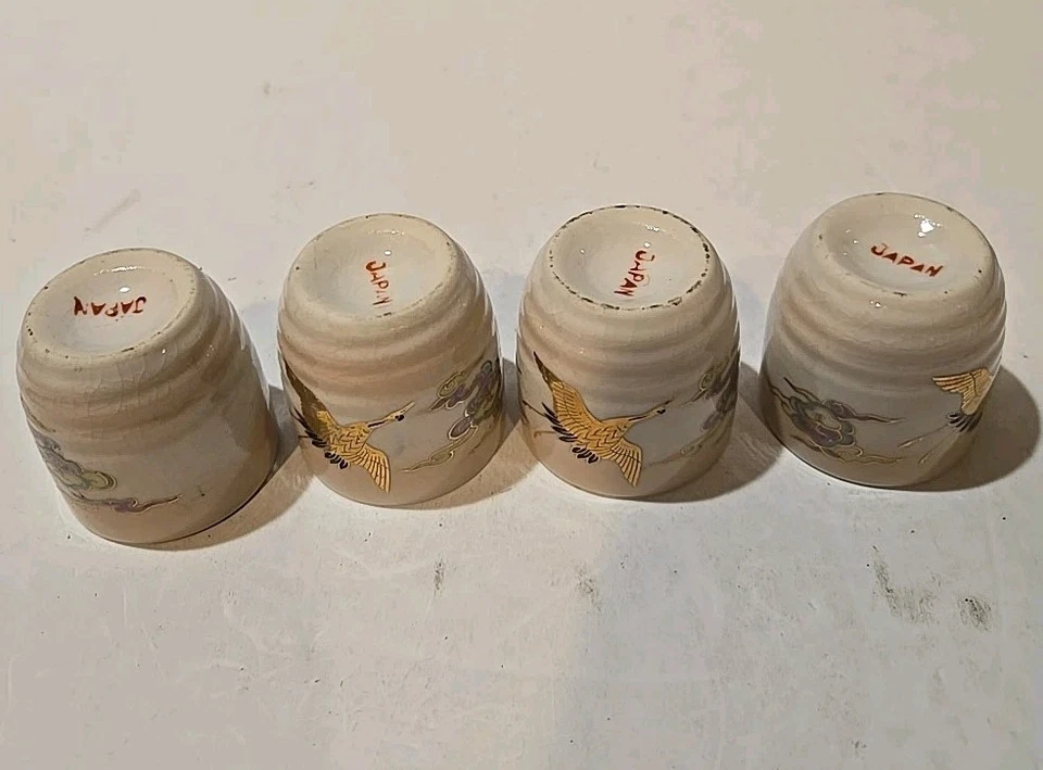 Juego de 4 tazas de té/sake de cerámica japonesa vintage pintadas a mano grúa en vuelo Foto 3 de 4