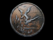 NC15104 VINTAGE 1976  TWO DUCKS LANDING IN POND  BELT BUCKLE