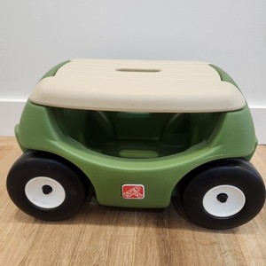 Vintage Step 2 Multi-Purpose Rolling Garden Cart Hopper With Storage & Seat EUC