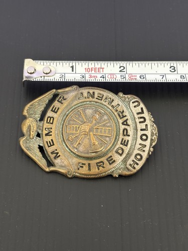 Insignia de bombero RARA obsoleta vintage miembro del Departamento de Bomberos de Honolulu Hawaii - Imagen 3 de 3