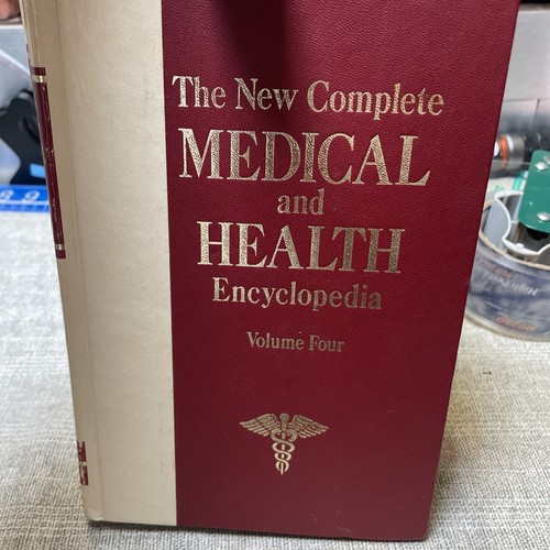 1977 Vintage - The New Complete Medical and Health Encyclopedia Four Volume Set - Picture 3 of 4