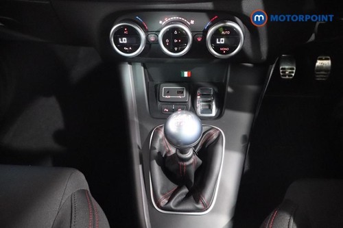 2018 Alfa Romeo Giulietta 2.0 JTDM-2 Speciale 5dr Hatchback Diesel Manual - Picture 11 of 24