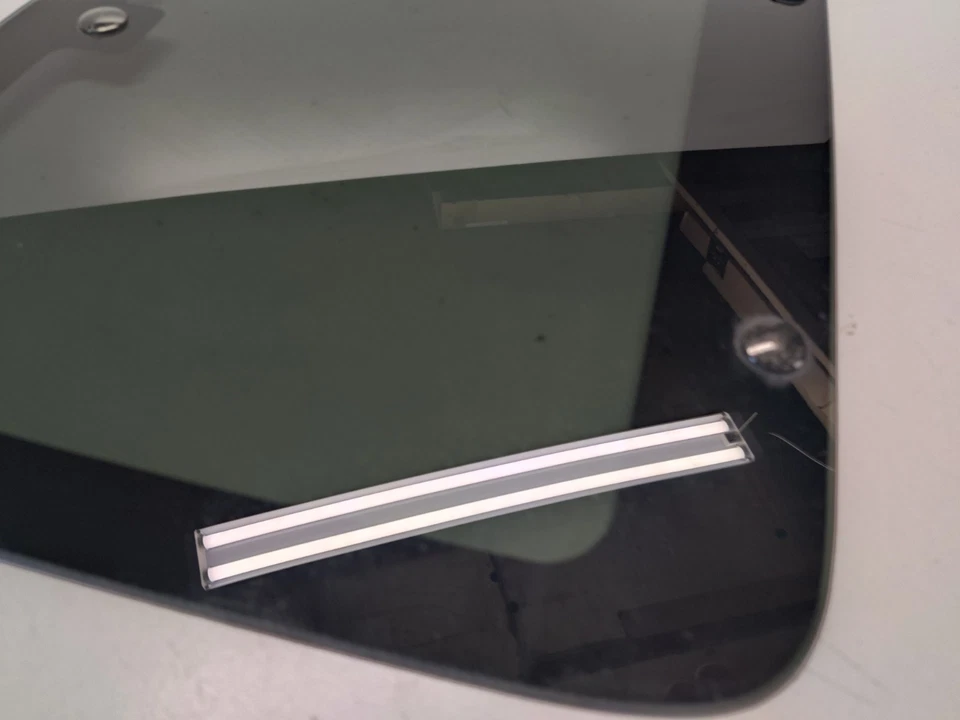 2001-2004 Toyota Tacoma Extended Cab Side Quarter Glass Passenger Side - Image 2 of 4