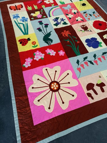Blumenapplikation lustig bunt Pfirsich Handarbeit Baumwolle Quilt - Bild 3 von 5