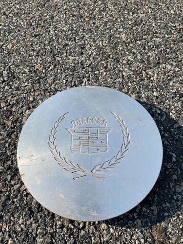 One 1989 to 1992 Cadillac Eldorado Deville Seville hubcap center cap 03522764 - Picture 19 of 24