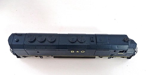 HO Gauge Athearn B&O Baltimore & Ohio FP45 Powered Diesel Locomotive 9859 - Picture 3 of 8