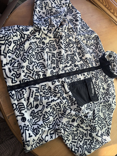 54 Keith Haring x H&M Cremallera Polar Chaqueta Pullover Azul Marino Blanco Garabato NUEVO - Imagen 3 de 12