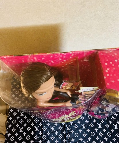 Bratz Funky Fashion Makeover Yasmin Doll 6 in 1 Full Body Styling Head Rare - Picture 10 of 11
