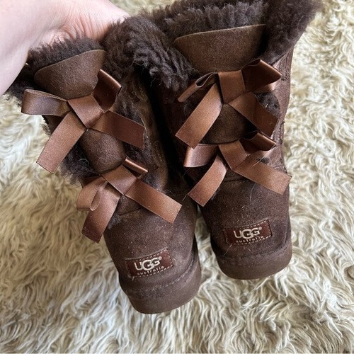 UGG Botas Sherpa Marrón Chocolate Bailey Bow II Marrón Oscuro Mujer 8 - Imagen 5 de 7