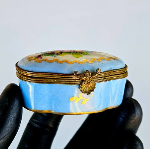 Antique 19thC French Limoges Hand Painted Snuff Box Signed - Picture 2 of 18