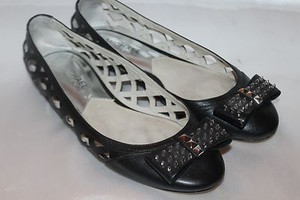 MICHAEL-KORS-Black-Cutout-Leather-LARISSA-Spike-Bow-Ballet-Flats-Sz-6-150