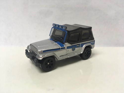 1993 93 Jeep Wrangler Jurassic Park Collectible 1/64 Scale Diecast Diorama Model - Picture 4 of 4