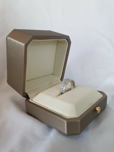 Acabado Oro Blanco Baguette Media Eternidad Diamante Sintético Anillo Talla P - Bild 6 von 7