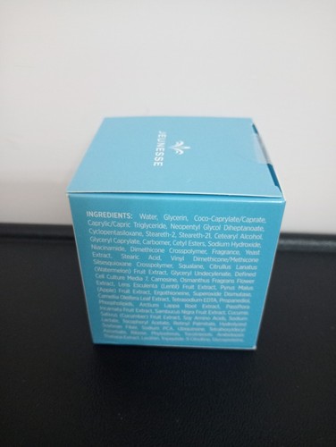 Jeunesse Luminesce Advanced Night Repair Favorisce un aspetto più giovanile - Foto 3 di 5