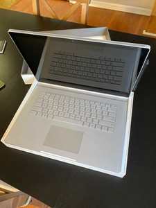 Surface book 2 13.5 in 256gb i7 8gb with gpu