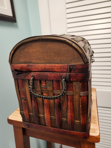 Brown with a little Red Vintage Bamboo Trunk With Brass Lock And Dome Lid - Picture 4 of 7