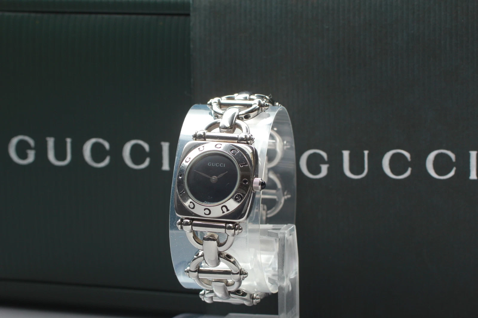 [Boite N comme neuve] Montre à quartz femme vintage GUCCI 6400L Horsebit argent du JAPON