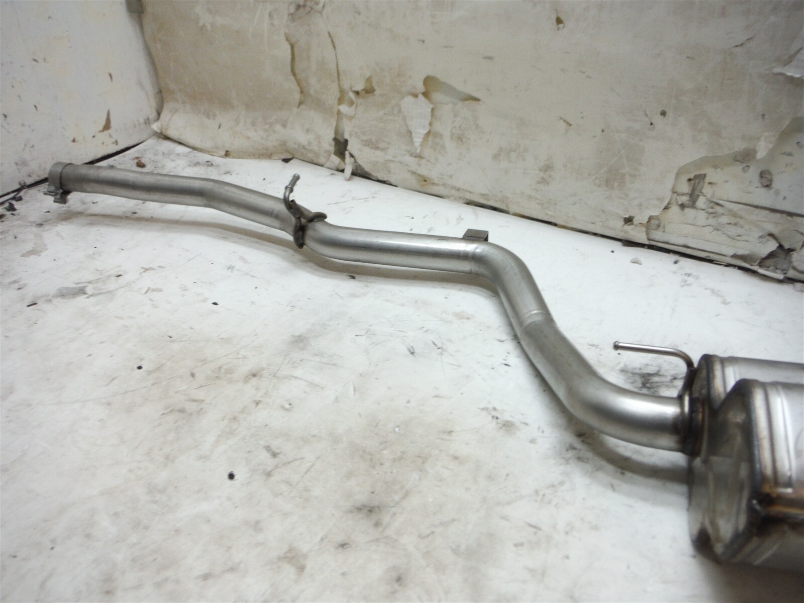 MASERATI GHIBLI DRIVER LEFTREAR EXHAUST MUFFLER WITH PIPE OEM 670030855