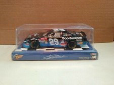 1:24th Scale Kevin Harvick Diecast Car