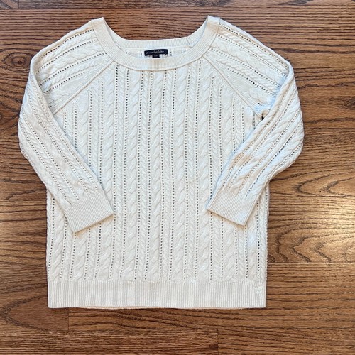 Suéter tejido con cable AMERICAN EAGLE AEO, cuello redondo, marfil, mangas 3/4 XS X-pequeño - Imagen 9 de 11
