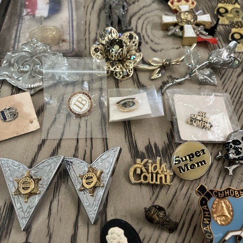 Vintage Collection Of Hat Lapel Badge Pins - Disney Sports Foreign Greek - Picture 11 of 24