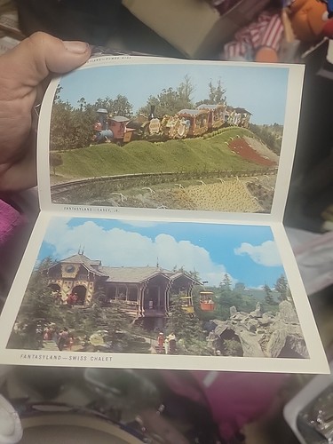 Vintage This is Disneyland 25 Cents 26 Colorful Scenes Postcard Souvenir Booklet - Picture 11 of 16