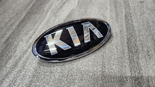 Emblema capó logotipo "KIA" genuino 86320 A4000 para Kia Sportage 17-22 Sedona 15-20 - Imagen 3 de 4
