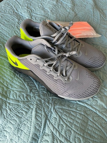 yellow nike metcon 5