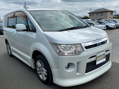 Mitsubishi Delica D5 2.4 G Package Auto 8 Seater MPV (R95) ULEZ COMP - Picture 13 of 24